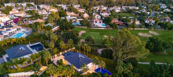 5 bedrooms Villa in Marbella, Spain No. 111148 25