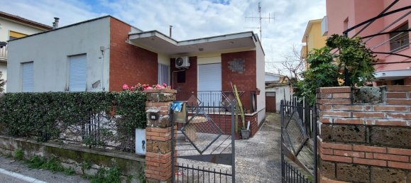 3 rooms House in Cisterna di Latina, Italy No. 176426 9