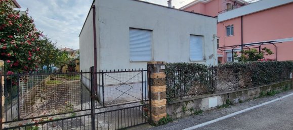 3 rooms House in Cisterna di Latina, Italy No. 176426 8