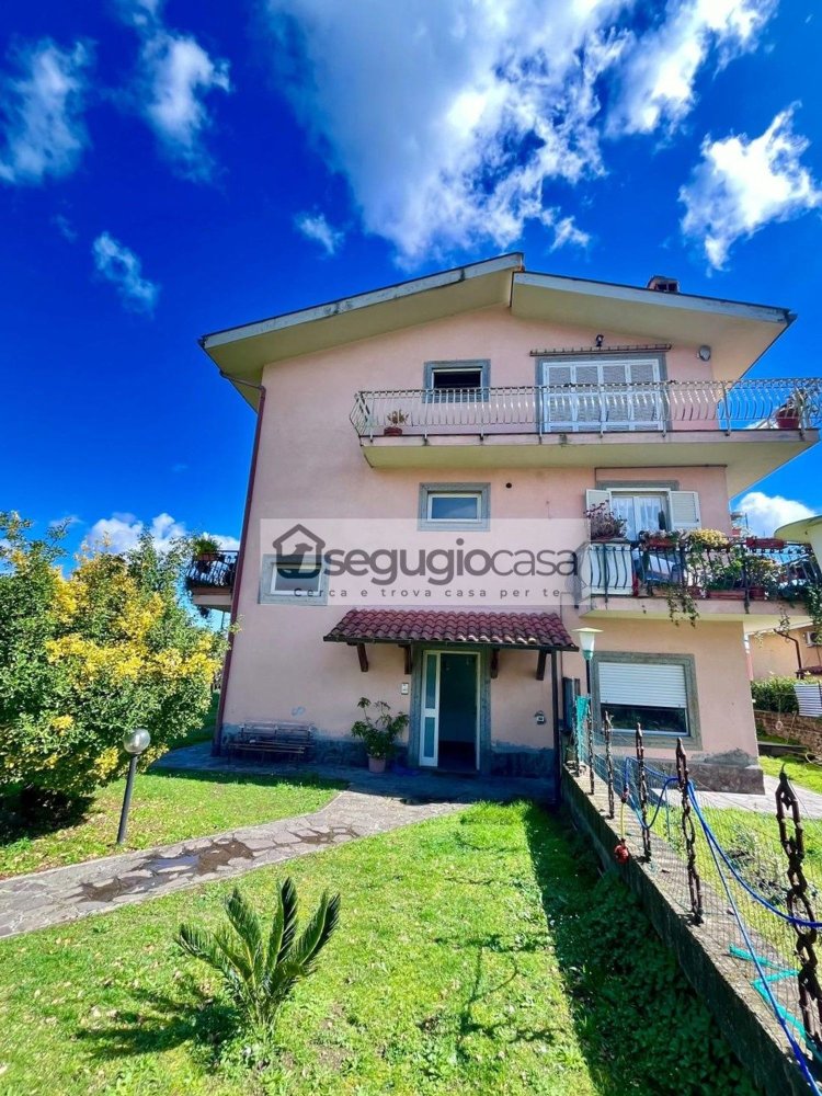 4 bedrooms Apartment in Rome, Italy No. 400182