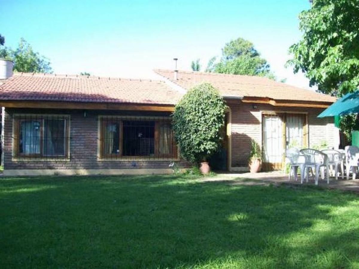 Casa de 3 dormitorios en Escobar, Argentina No. 61201