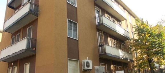 3 rooms Apartment in Milan, Italy No. 241050 9