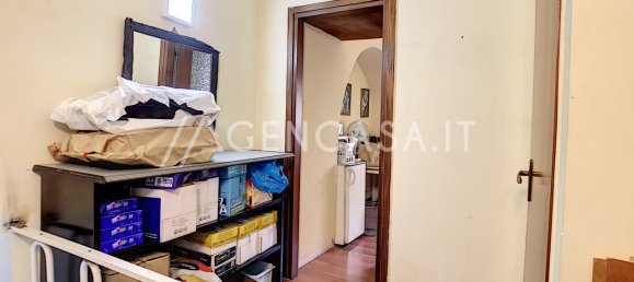 5-Zimmer Gewerbliche Immobilie in Naples, Italy, Nr. 105015 10