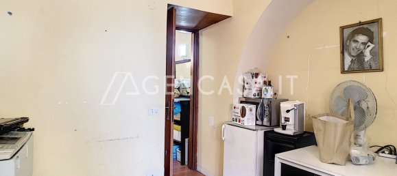 5-Zimmer Gewerbliche Immobilie in Naples, Italy, Nr. 105015 13