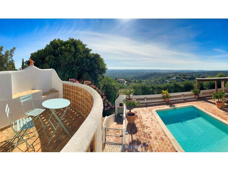 5 bedrooms Villa in Faro, Portugal No. 131884