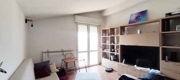 2 rooms Apartment in Porcari, Italy No. 280044 4