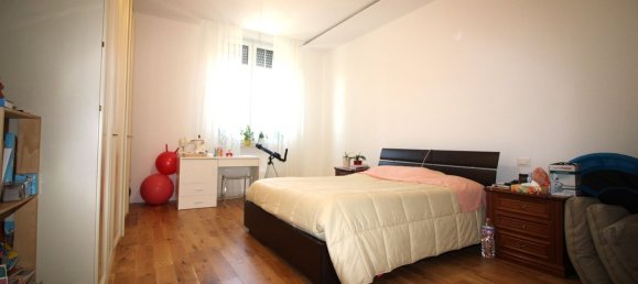 4 rooms Apartment in Grosseto, Italy No. 160596 2