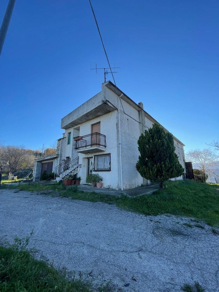 3 rooms House in Casoli, Italy No. 255243