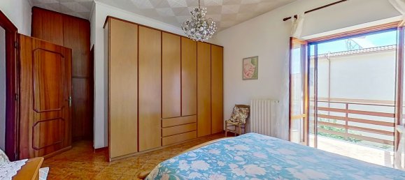 4 bedrooms Apartment in Rome, Italy No. 360064 14