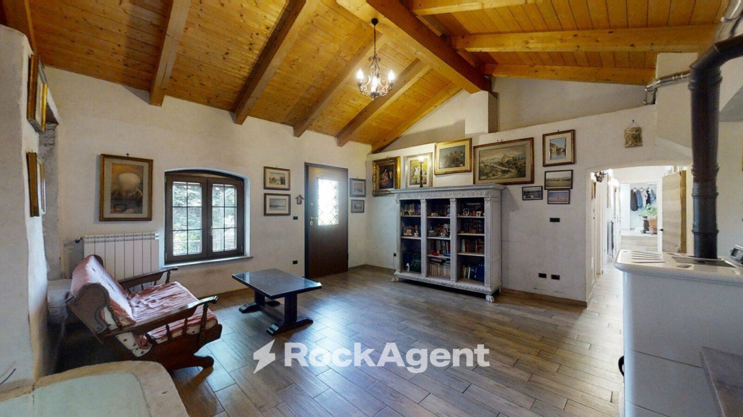 3 bedrooms Villa in Cavour, Italy No. 391103