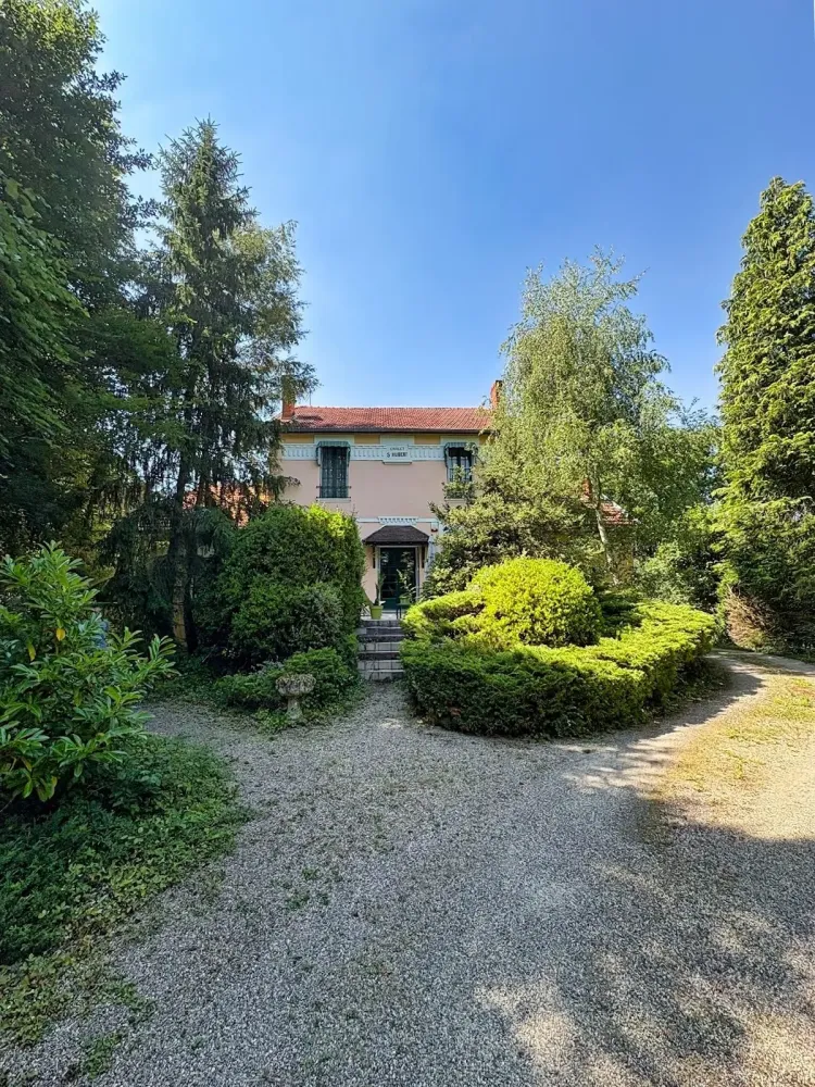 5 bedrooms House in Bellerive-sur-Allier, France No. 348195