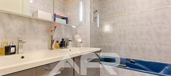 5 bedrooms House in Houilles, France No. 185669 12