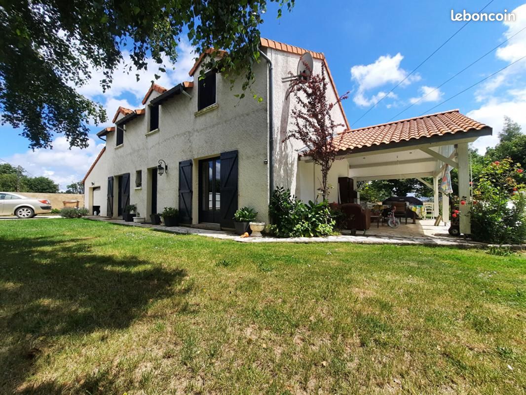 5 bedrooms House in Vienne, France No. 341223