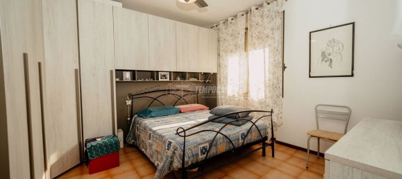 4-salle Duplex à Voghera, Italy No. 233473 8