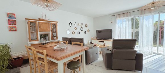 Casa de 3 dormitorios en Dompierre-sur-Mer, France No. 294602 3