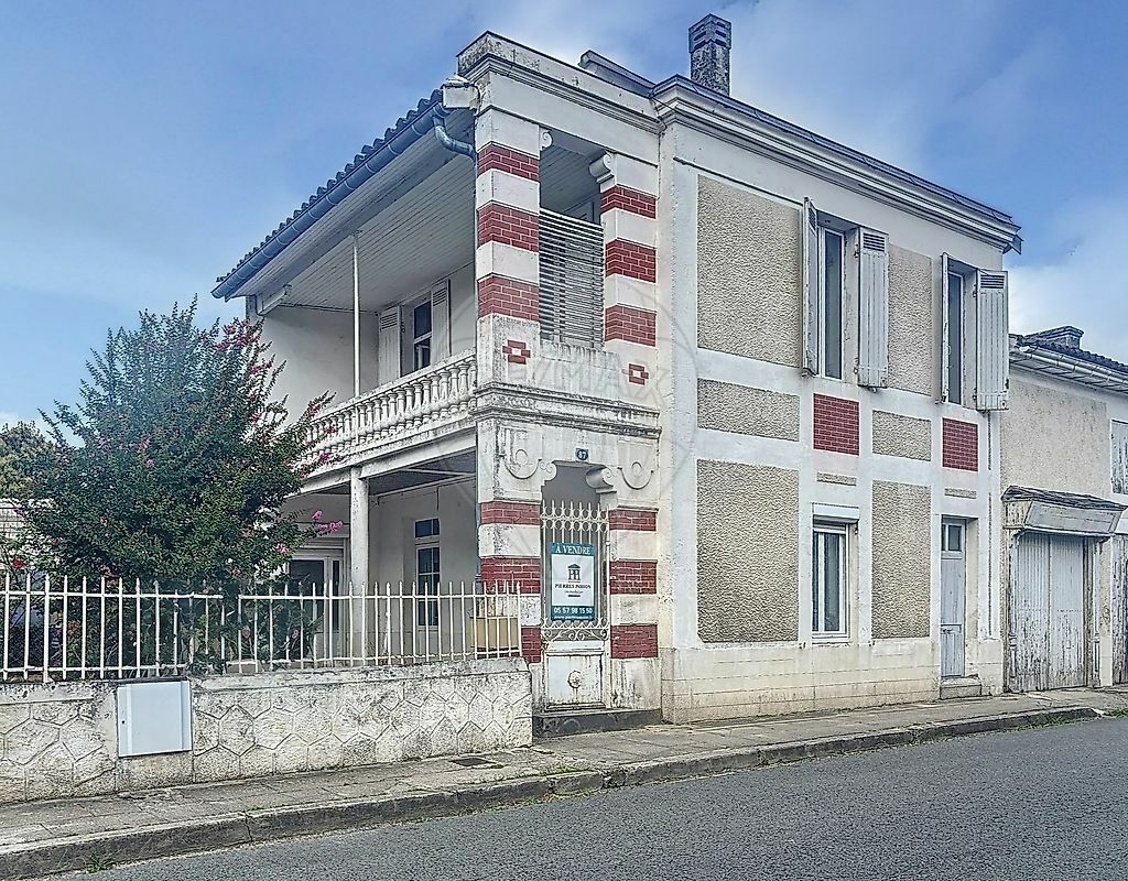 Casa de 4 dormitorios en Gironde, France No. 307420