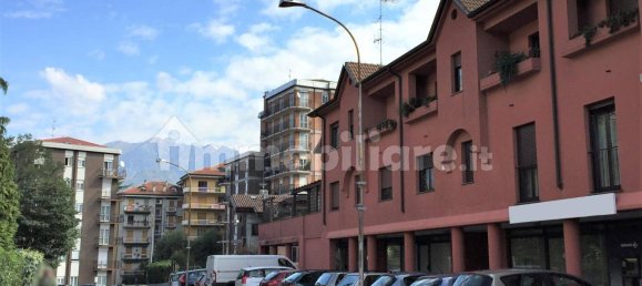 183m² Commercial property in Malgrate, Italy No. 319655 2