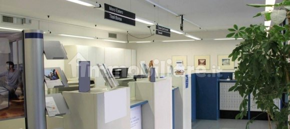 183m² Commercial property in Malgrate, Italy No. 319655 4