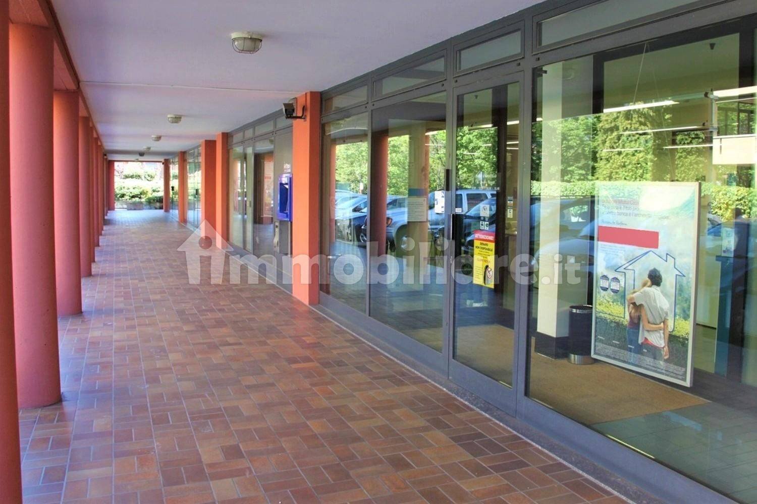 183m² Commercial property in Malgrate, Italy No. 319655
