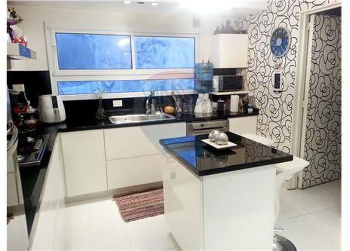 3 bedrooms Apartment in Buenos Aires, Argentina No. 100171