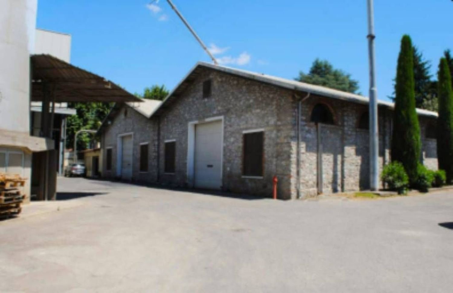 2449m² Warehouse in Lucca, Italy No. 284828