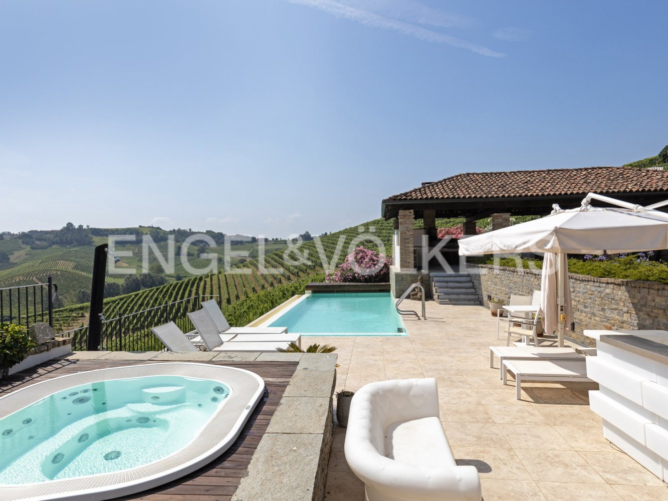 7 bedrooms Villa in Agliano Terme, Italy No. 131371