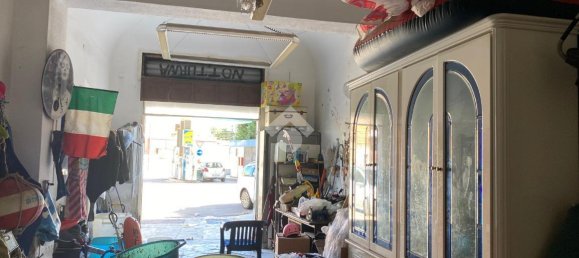 2-salle Garage à Palermo, Italy No. 7039 2