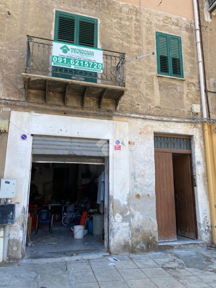 2-salle Garage à Palermo, Italy No. 7039