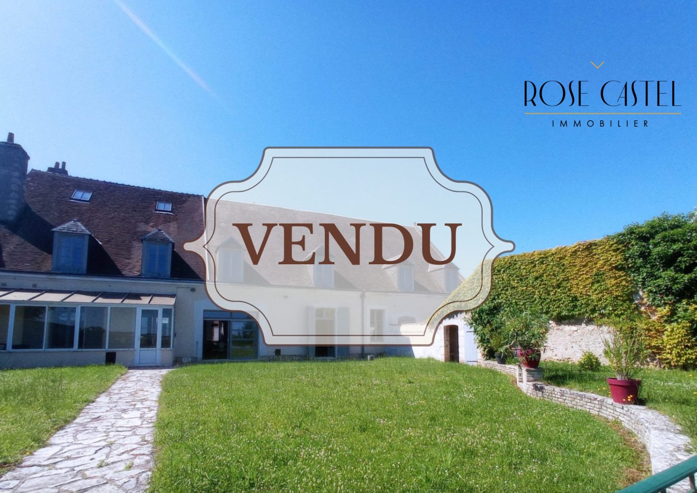 3 bedrooms Castles in Chartres, France No. 265956