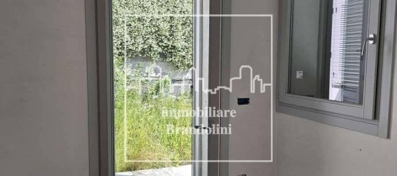 Квартира с 4 комнатами в Комерио, Италия № 170967 9