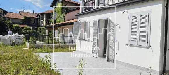 Квартира с 4 комнатами в Комерио, Италия № 170967 8