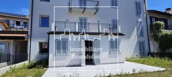 Квартира с 4 комнатами в Комерио, Италия № 170967 4