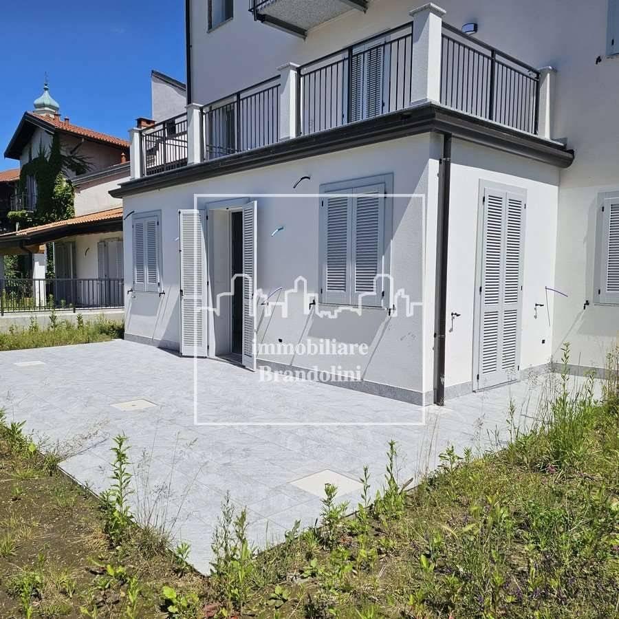 Квартира с 4 комнатами в Комерио, Италия № 170967