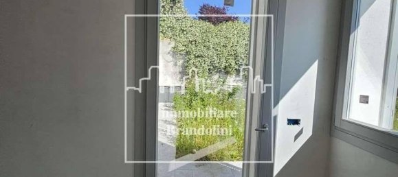 Квартира с 4 комнатами в Комерио, Италия № 170967 13