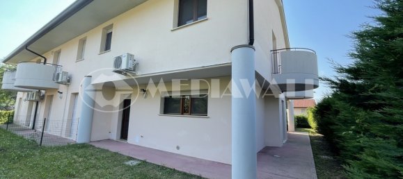 Villa de 4 dormitorios en Pordenone, Italy No. 98886 5