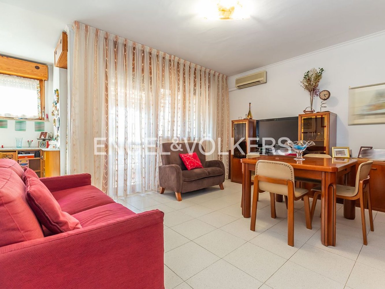 3 rooms Apartment in Rome, Italy No. 109169