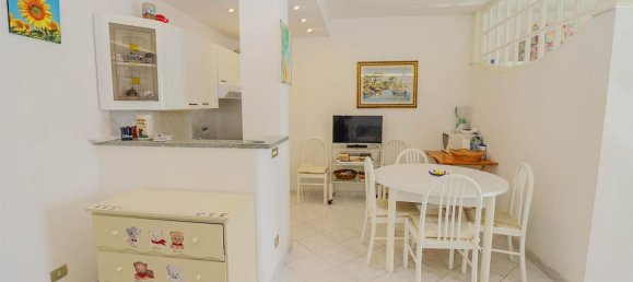 2-salle Appartement à Imperia, Italy No. 222818 11