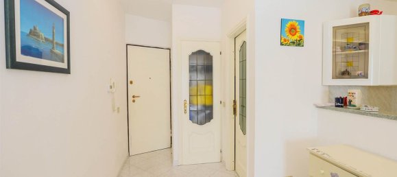 2-salle Appartement à Imperia, Italy No. 222818 12