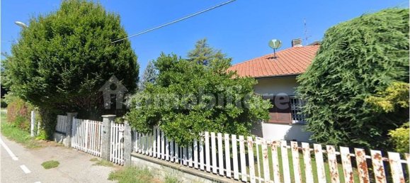 3 Schlafzimmer Villa in Gallarate, Italy, Nr. 15384 2