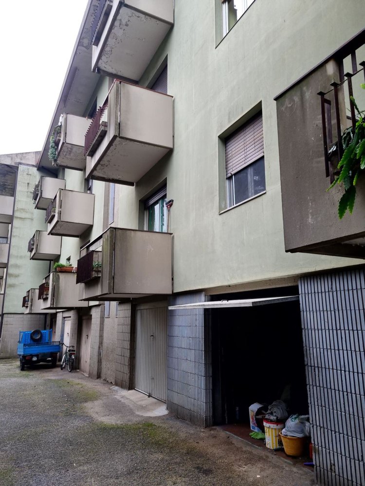 5 rooms Apartment in Avellino, Italy No. 102413