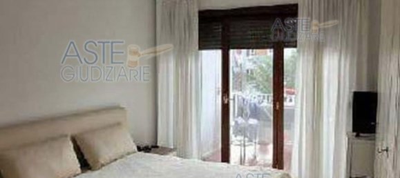 6 rooms Apartment in Naples, Italy No. 9946 4