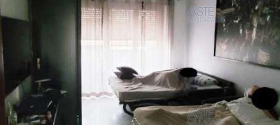 6 rooms Apartment in Naples, Italy No. 9946 7