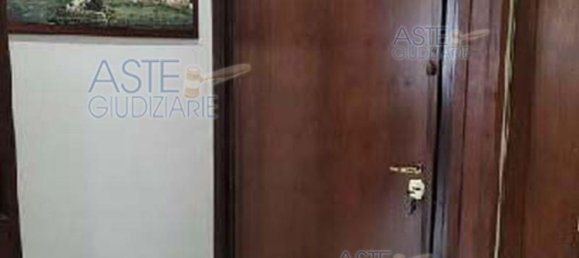 6 rooms Apartment in Naples, Italy No. 9946 5