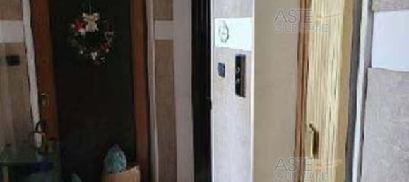 6 rooms Apartment in Naples, Italy No. 9946 12