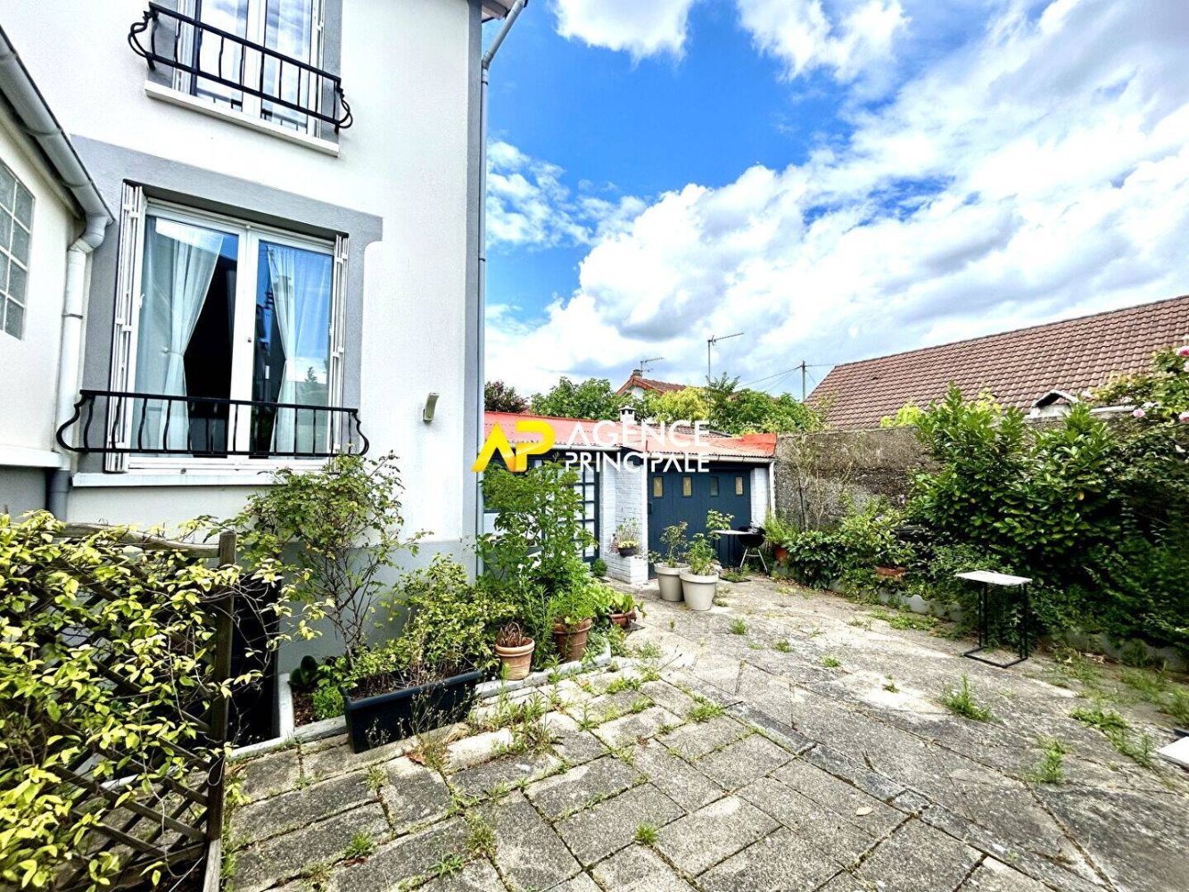 2 bedrooms House in Bezons, France No. 127376