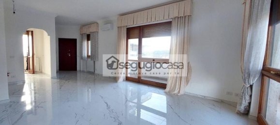 3 rooms Apartment in Rome, Italy No. 36014 6