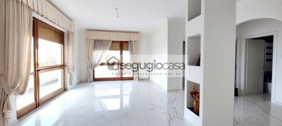3 rooms Apartment in Rome, Italy No. 36014 3