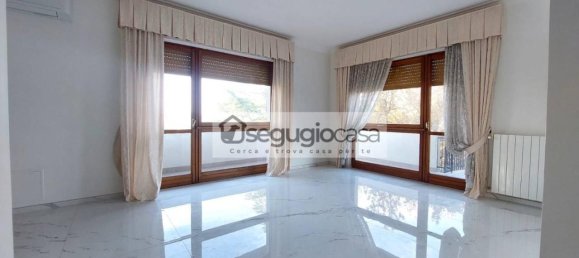 3 rooms Apartment in Rome, Italy No. 36014 7