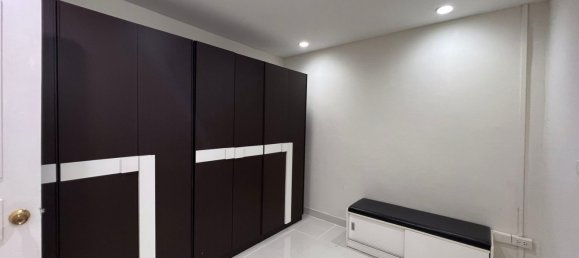 Кондоминиум  с 3 спальнями в Клонг Тоэй, Таиланд № 4747 13