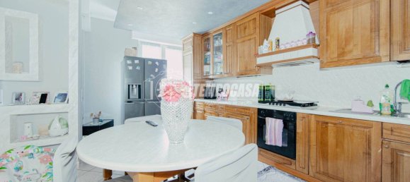 2 bedrooms Apartment in Pavia, Italy No. 373604 3